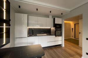 <h3><span style="color: #ADD8E6;">KÄRBERI,</span> <span style="color: #fff;">LASNAMÄE</span></h3>